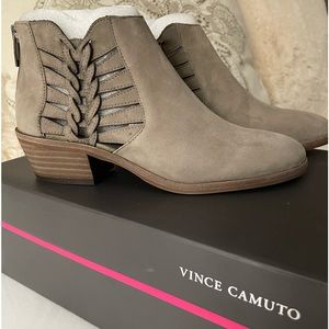 VINCE CAMUTO PRESTETTA ANKLE BOOTIE in FOXY TRUE SUEDE NIB Size 6